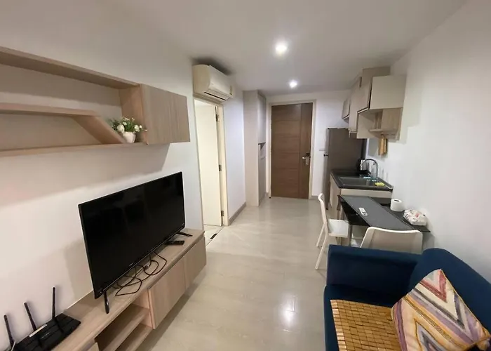 Sukhumvit 50 Quiet One Bedroom Near Bts Onnut 公寓